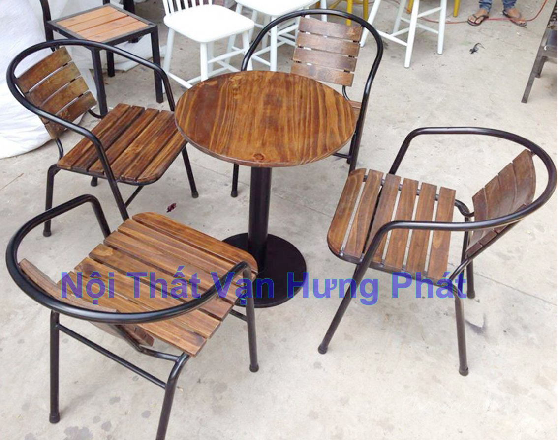 bàn ghế cafe khung sắt mặt gỗ